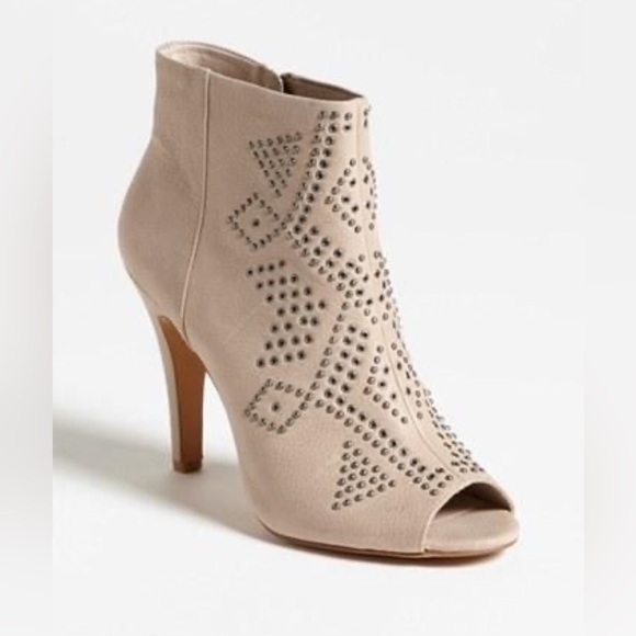 Vince Camuto Kanster Bootie REVOLVE - Picture 1 of 4